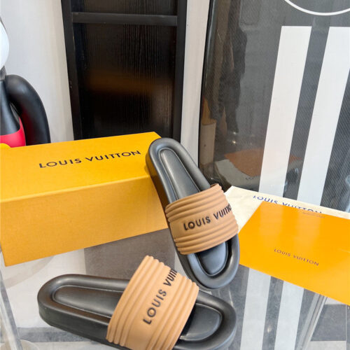 High Quality Luxury Louis Vuitton Couple Slippers – Style 21347 product detail