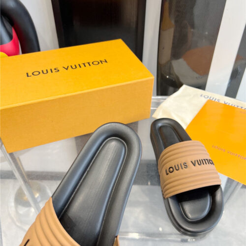 High Quality Luxury Louis Vuitton Couple Slippers – Style 21347 product detail