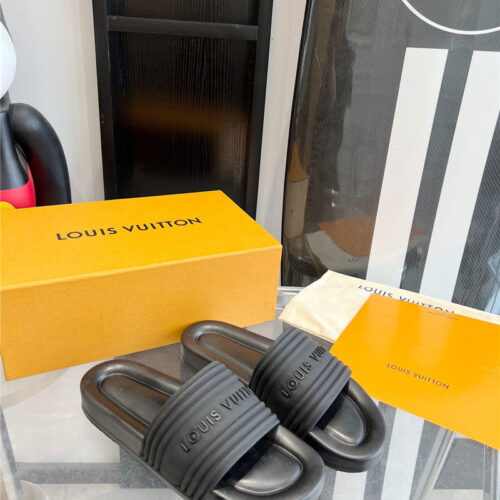 High Quality Luxury Louis Vuitton Couple Slippers – Style 86883 product detail