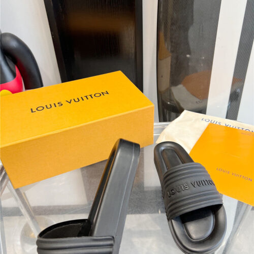 High Quality Luxury Louis Vuitton Couple Slippers – Style 86883 product detail