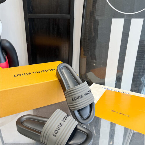 High Quality Luxury Louis Vuitton Couple Slippers product detail