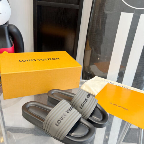 High Quality Luxury Louis Vuitton Couple Slippers product detail