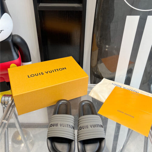 High Quality Luxury Louis Vuitton Couple Slippers product detail