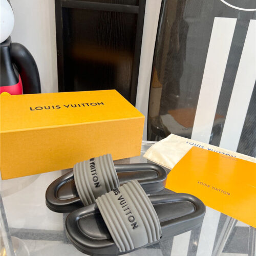 High Quality Luxury Louis Vuitton Couple Slippers
