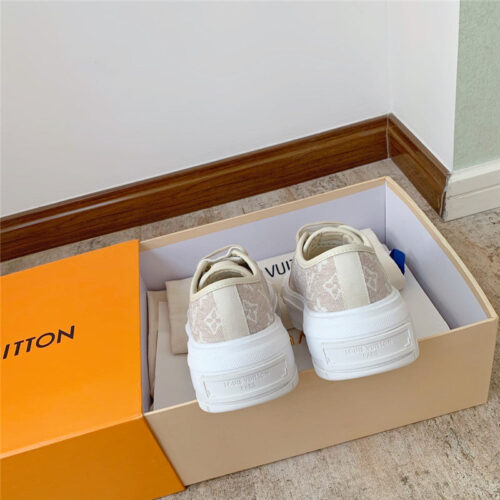 High Quality Luxury Louis Vuitton New Color Squad Sneakers product detail