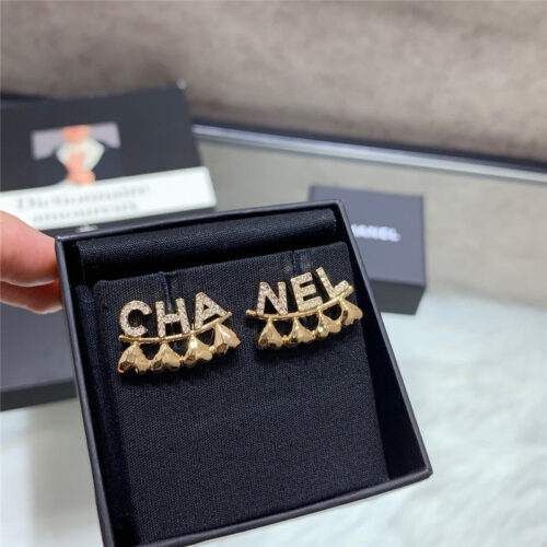 High Quality Luxury Chanel Letter Heart Stud Earrings product detail