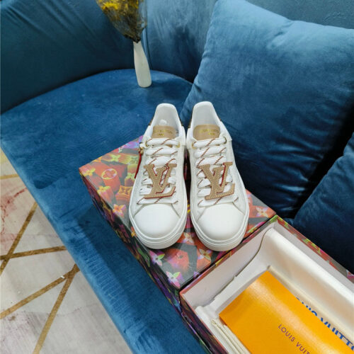 High Quality Luxury Louis Vuitton Heart Embellished Sneakers product detail