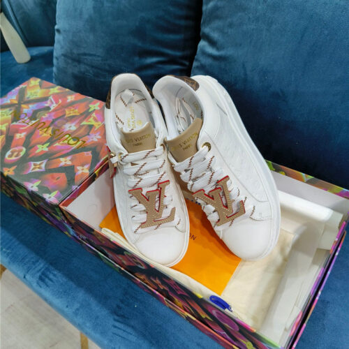 High Quality Luxury Louis Vuitton Heart Embellished Sneakers product detail