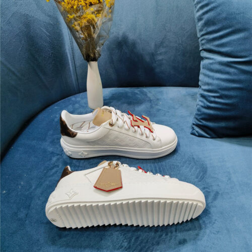 High Quality Luxury Louis Vuitton Heart Embellished Sneakers product detail