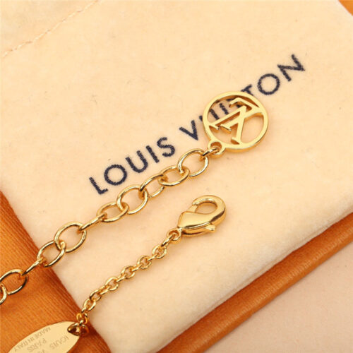 High Quality Luxury Louis Vuitton Pink Diamond Four-Leaf Clover Necklace product detail