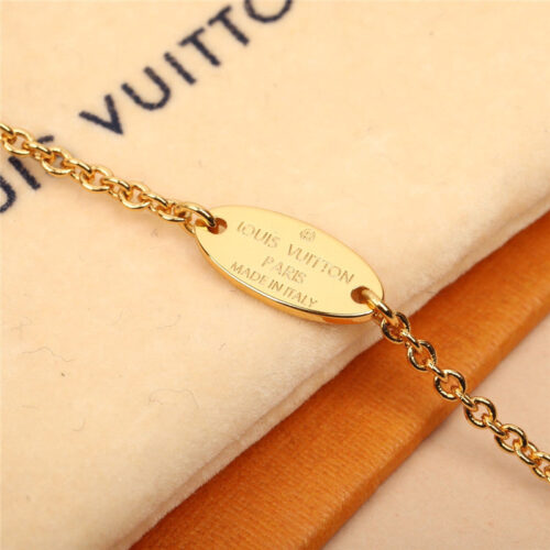 High Quality Luxury Louis Vuitton Pink Diamond Four-Leaf Clover Necklace product detail