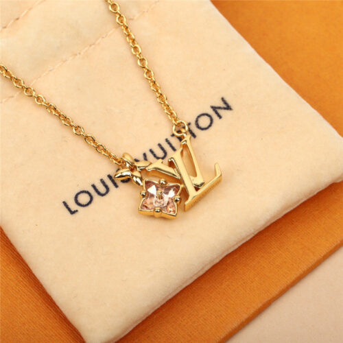 High Quality Luxury Louis Vuitton Pink Diamond Four-Leaf Clover Necklace alternate view