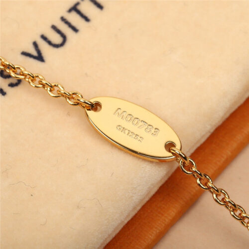 High Quality Luxury Louis Vuitton Pink Diamond Four-Leaf Clover Necklace product detail