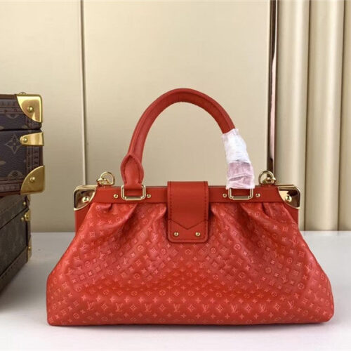 High Quality Luxury Louis Vuitton Monogram Clutch Bag – Style 47736 alternate view