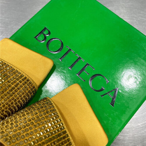 High Quality Luxury Bottega Veneta New Square Diamond Slippers – Style 28038 product detail