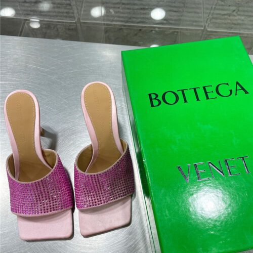 High Quality Luxury Bottega Veneta New Square Diamond Slippers – Style 64198 product detail