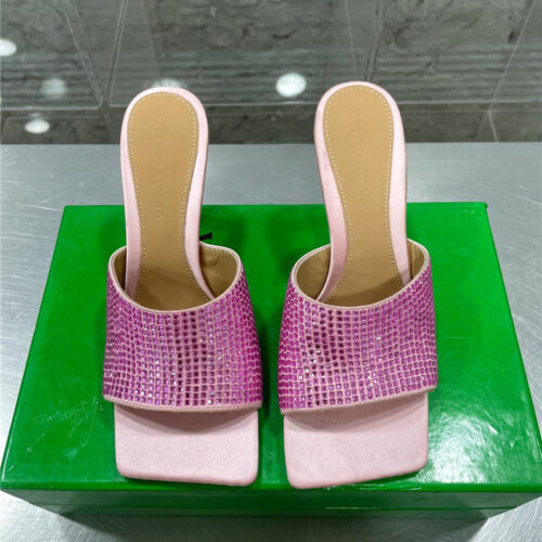 High Quality Luxury Bottega Veneta New Square Diamond Slippers – Style 64198 product detail