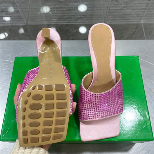 High Quality Luxury Bottega Veneta New Square Diamond Slippers – Style 64198 product detail