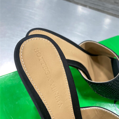 High Quality Luxury Bottega Veneta New Square Diamond Slippers – Style 93574 product detail