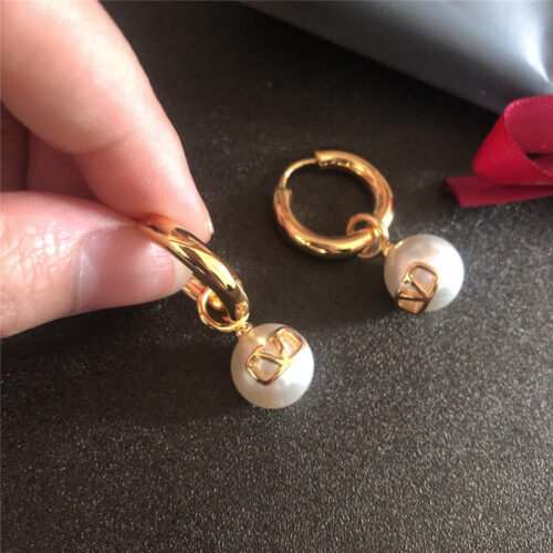 High Quality Luxury Valentino Early Spring New Earrings product detail