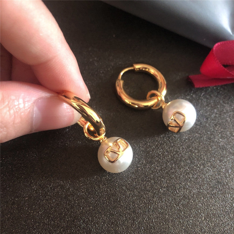High Quality Luxury Valentino Early Spring New Earrings product detail