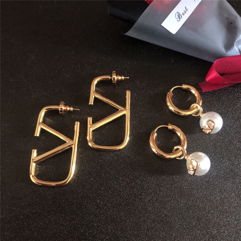 High Quality Luxury Valentino Early Spring New Earrings product detail