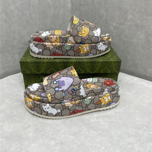High Quality Luxury Gucci New Animal Graffiti Platform Slippers alternate view