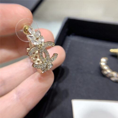 High Quality Luxury Chanel Wheat Ears Curved Hook Full Diamond Earrings product detail