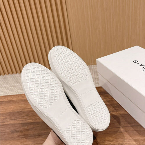 High Quality Luxury Givenchy Elastic Metal Buckle White Shoes product detail