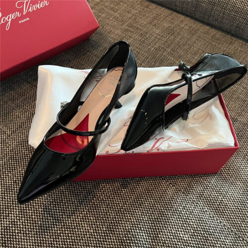 High Quality Luxury Roger Vivier New Side Drill Buckle High Heels product detail