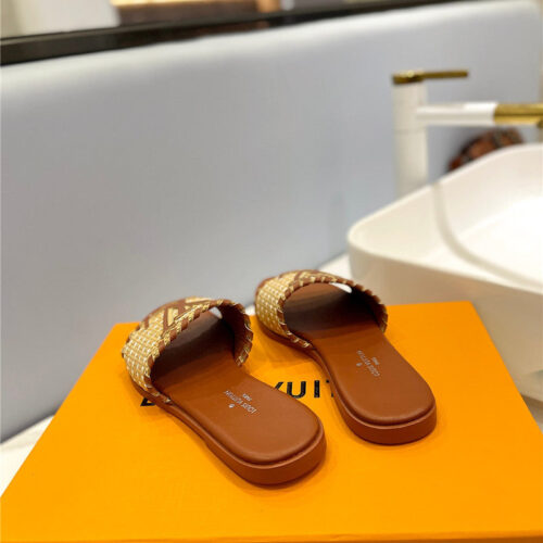 High Quality Luxury Louis Vuitton Logo Flat Slippers product detail