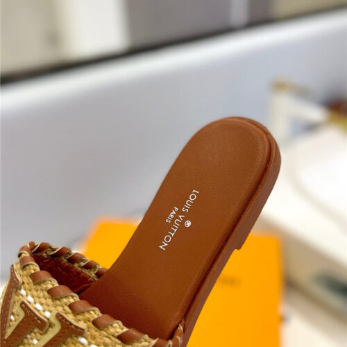 High Quality Luxury Louis Vuitton Logo Flat Slippers product detail