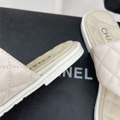 High Quality Luxury Chanel Rhombus Cc Logo Chain Buckle Flat Slippers product detail