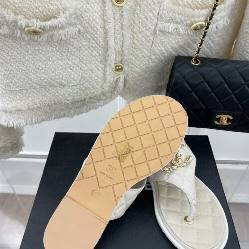 High Quality Luxury Chanel Rhombus Cc Logo Chain Buckle Flat Slippers product detail