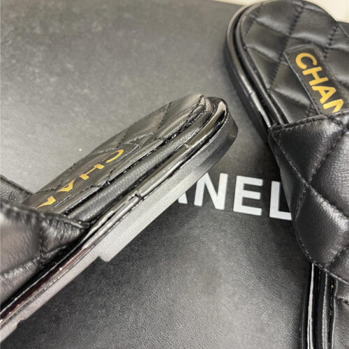 High Quality Luxury Chanel Rhombus Cc Logo Chain Buckle Flat Slippers – Style 26310 product detail