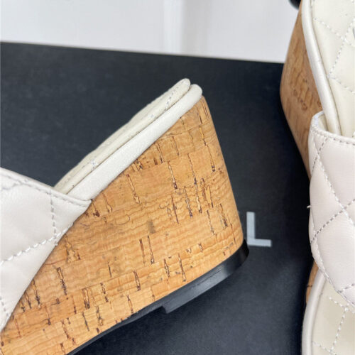 High Quality Luxury Chanel Rhombus Cc Logo Chain Buckle Slippers – Style 42118 product detail