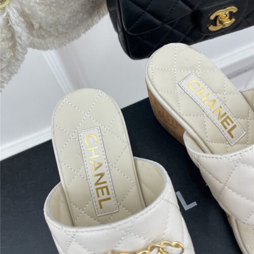 High Quality Luxury Chanel Rhombus Cc Logo Chain Buckle Slippers – Style 42118 product detail