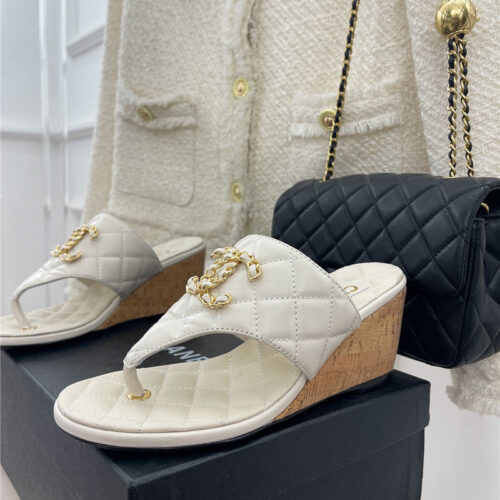 High Quality Luxury Chanel Rhombus Cc Logo Chain Buckle Slippers – Style 42118 product detail