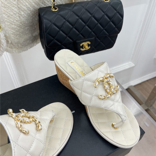 High Quality Luxury Chanel Rhombus Cc Logo Chain Buckle Slippers – Style 42118 product detail