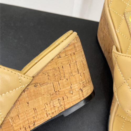 High Quality Luxury Chanel Rhombus Cc Logo Chain Buckle Slippers – Style 45510 product detail