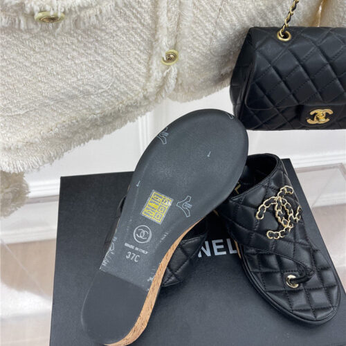 High Quality Luxury Chanel Rhombus Cc Logo Chain Buckle Slippers product detail