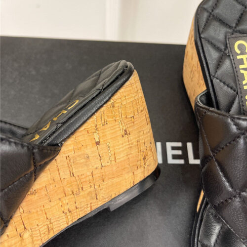 High Quality Luxury Chanel Rhombus Cc Logo Chain Buckle Slippers product detail