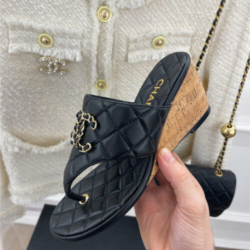 High Quality Luxury Chanel Rhombus Cc Logo Chain Buckle Slippers product detail