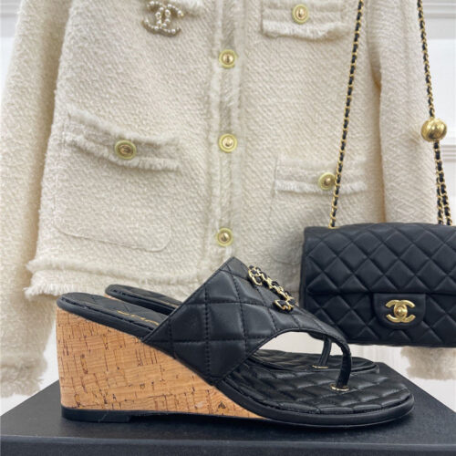 High Quality Luxury Chanel Rhombus Cc Logo Chain Buckle Slippers product detail
