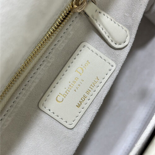 High Quality Luxury Lady Dior Five-Frame Embroidered White Pearl Bag product detail