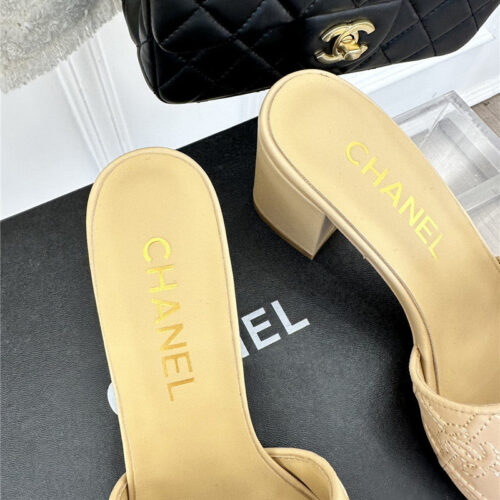 High Quality Luxury Chanel Rhombus Cc Logo Chunky Heel Slippers – Style 33638 product detail