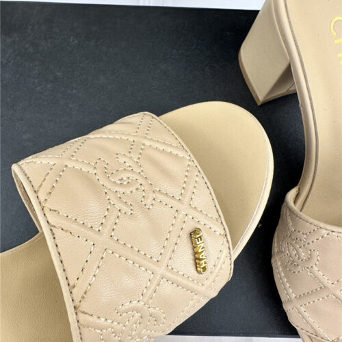 High Quality Luxury Chanel Rhombus Cc Logo Chunky Heel Slippers – Style 33638 product detail