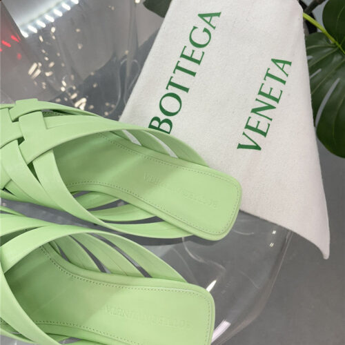 High Quality Luxury Bottega Veneta Square Toe Flat Woven Slides – Style 34150 product detail