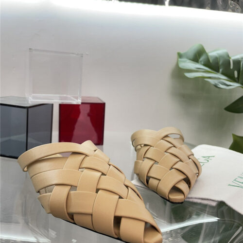 High Quality Luxury Bottega Veneta Square Toe Flat Woven Slides – Style 03078 product detail