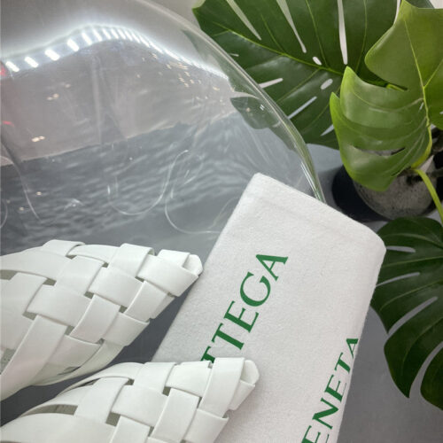High Quality Luxury Bottega Veneta Square Toe Flat Woven Slides – Style 72006 product detail